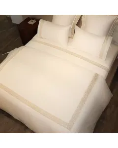 نوفا هوم "Lounge" طقم وجه لحاف - قطن 100% ، 400 خيط لكل انش مربع - مجوز/مجوز كبير - 7 قطع - أبيض و ذهبي متوفر في ذا سكاوت - عمّان، الأردن