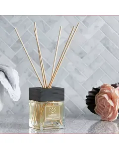 أمبيانتاير-معطر جو مع عيدان "لاكروس" ، 200 مل - خشب الصندل والبرغموت متوفر في ذا سكاوت - عمّان، الأردن