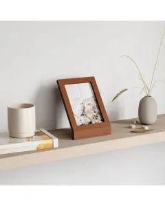 أومبرا "Podium" إطار صور - خشب - 13X18 سم - بني داكن متوفر في ذا سكاوت - عمّان، الأردن