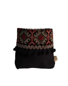 حقيبة طاولة صغيرة سوداء بتطريز