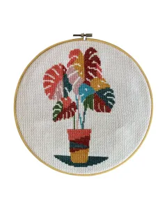 Leaf Grace – 24cm Minimalist Embroidery in Wooden Hoop