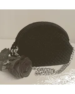 حقيبة سواريه كروشيه صغيرة بفريم معدن مخفي (لون حسب الطلب)