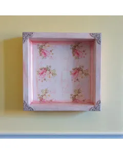 Shabby Chic Pink Wooden Frame with Floral Accents – 25×25 cm