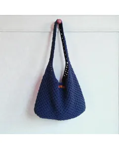 حقيبة كروشيه كحلية 30×40 سم من خيط YarnArt مع بطانة وقفل مغناطيسي أو سحّاب حسب الطلب