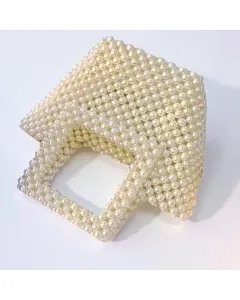 شنتة لولو يدوية بيد مربعة – أوف وايت – قابلة لتغيير اللون