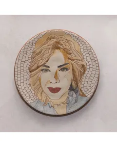 صحن خزفي تعليقة برسم صورة شخص – قطر 30 سم – صناعة يدوية