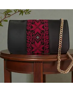 حقيبة كلتش كروس مطرزة يدويًا – جلد طبيعي أسود مع سلسلة ذهبية، 20×13 سم