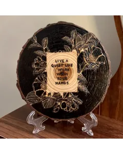 لوحة ديكور خشبية محفورة يدويًا | Live a Quiet Life | ١٣.٥ × ١٤ سم