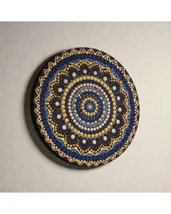 لوحة جدارية خشبية مرسومة يدويًا بفن الماندالا المنقطة – شكل دائري – قابلة للتخصيص – أقطار 26–50 سم