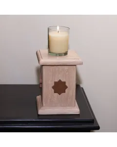 ستاند عرض خشبي يدوي للشمعة أو الفانوس