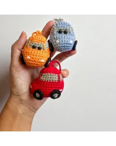 ميدالية سيارة كروشيه حجم صغير – يدوية – متوفر أحمر / برتقالي / أزرق