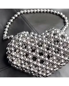 حقيبة يد خرز لؤلؤ بشكل قلب – فضي – صناعة يدوية